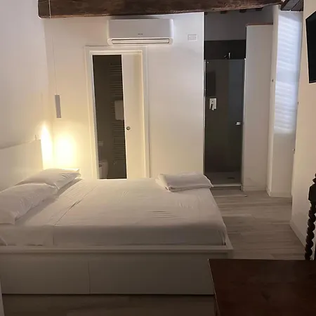 L'inferno Di Dante Panzió 4*